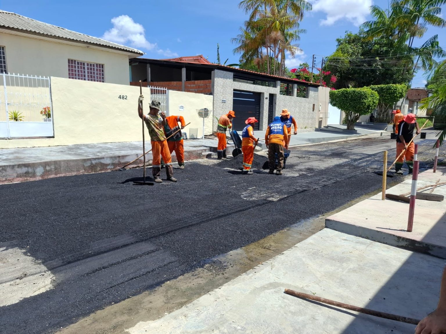 Prefeitura de Manaus realiza manutenção asfáltica na travessa Ariranha no conjunto Manoa e recupera trechos desgastados