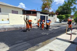 Prefeitura de Manaus realiza manutenção asfáltica na travessa Ariranha no conjunto Manoa e recupera trechos desgastados