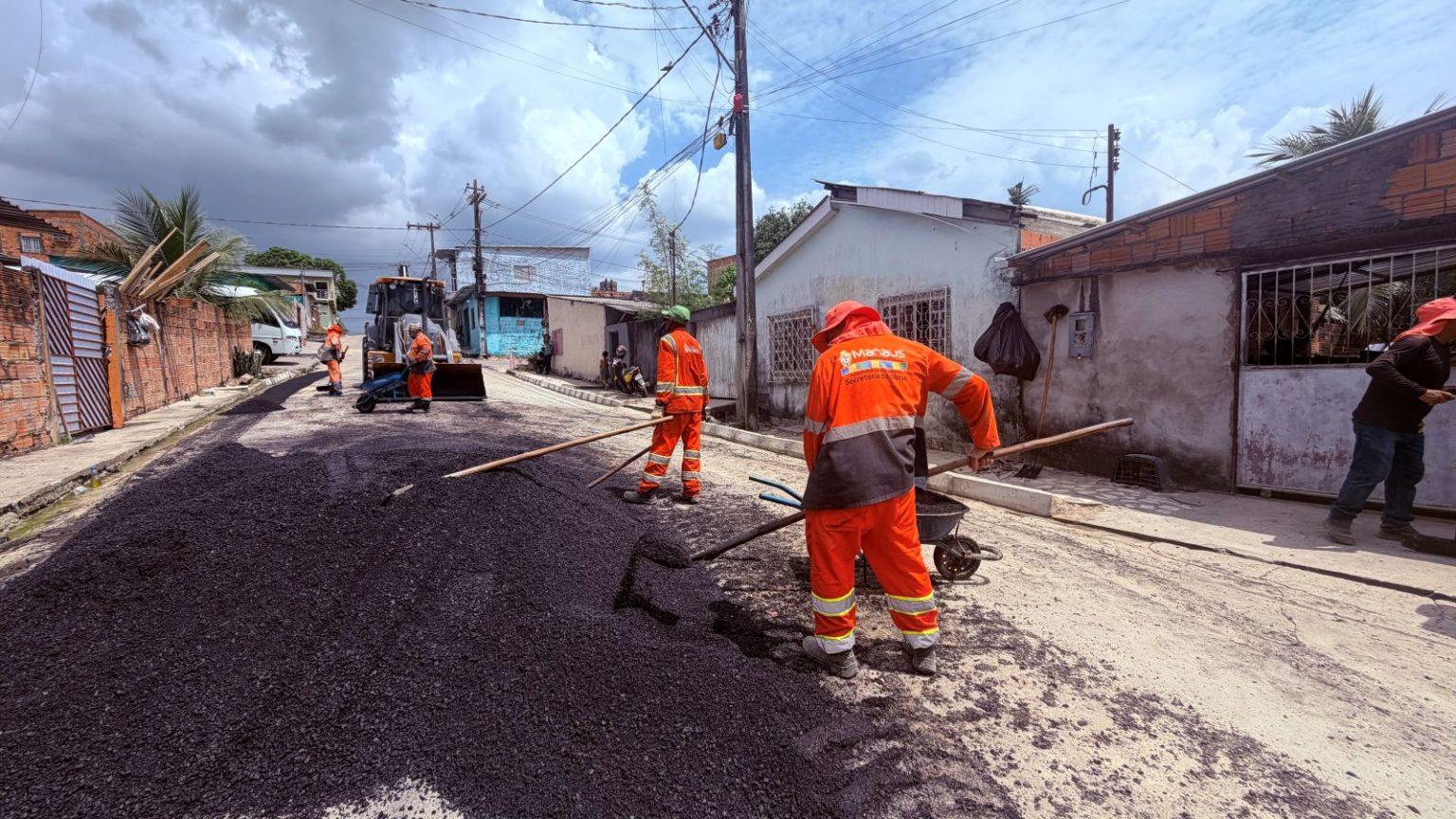 Prefeitura de Manaus inicia manutenção asfáltica na rua Dom Henrique e amplia acesso em Santa Etelvina