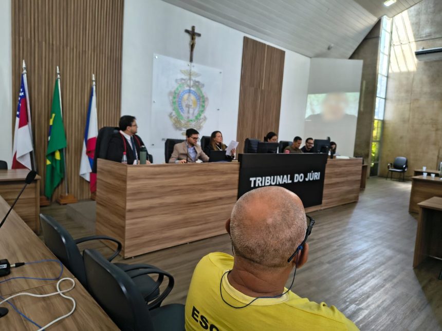 Homem condenado a 29 anos e 9 meses por feminicídio cometido em Manaus during julgamento concentrado