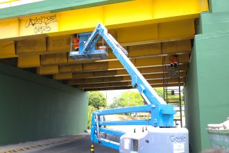Prefeitura de Manaus intensifica obras na avenida Max Teixeira com modernização e plantio de grama