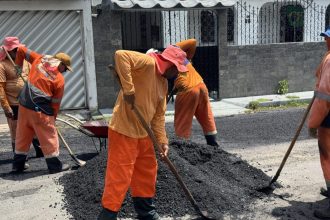 Prefeitura de Manaus realiza manutenção asfáltica na rua Hortência após solicitação dos moradores