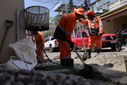Prefeitura de Manaus inicia manutenção da rede de drenagem na rua São Vicente de Paula para prevenir alagamentos e reforçar tubulação