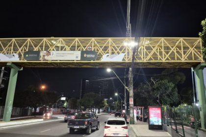 Prefeitura de Manaus amplia iluminação pública em duas passarelas próximas ao Amazonas Shopping com 16 refletores de LED