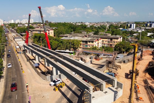 Manaus intensifica içamento de vigas no Complexo Viário Passarão para avançar obras do viaduto