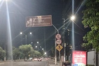 Prefeitura de Manaus intensifica revitalização da sinalização viária em vias das zonas Oeste, Centro-Oeste e Norte