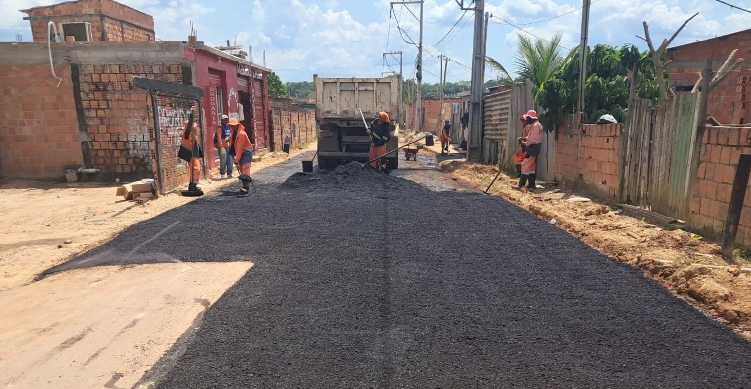 Prefeitura de Manaus inicia pavimentação na travessa Praia Pedroso para melhorar acesso e mobilidade