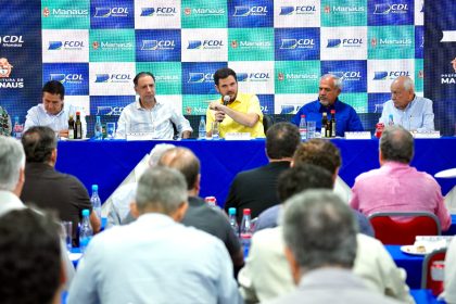 Prefeito Renato Junior anuncia desburocratização e revitalização do centro de Manaus em reunião com empresários