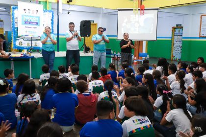 Procon Manaus nas Escolas orienta alunos sobre direitos do consumidor na escola Nazira Chamma Daou
