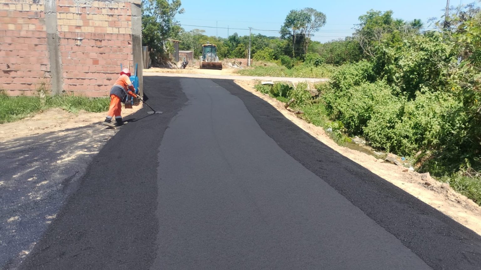 Prefeitura de Manaus inicia pavimentação da rua Flor de Primavera no Tarumã para melhorar acesso e mobilidade