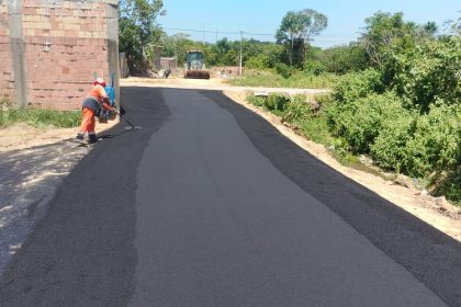 Prefeitura de Manaus inicia pavimentação da rua Flor de Primavera no Tarumã para melhorar acesso e mobilidade