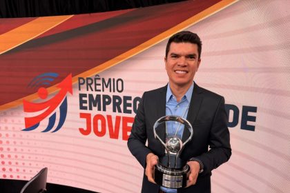 Prefeitura de Manaus vence prêmio nacional na categoria Estágio e recebe troféu em São Paulo