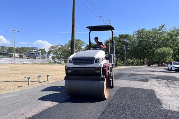 Recuperação asfáltica avança no conjunto Atílio Andreazza e melhora a circulação no bairro Japiim