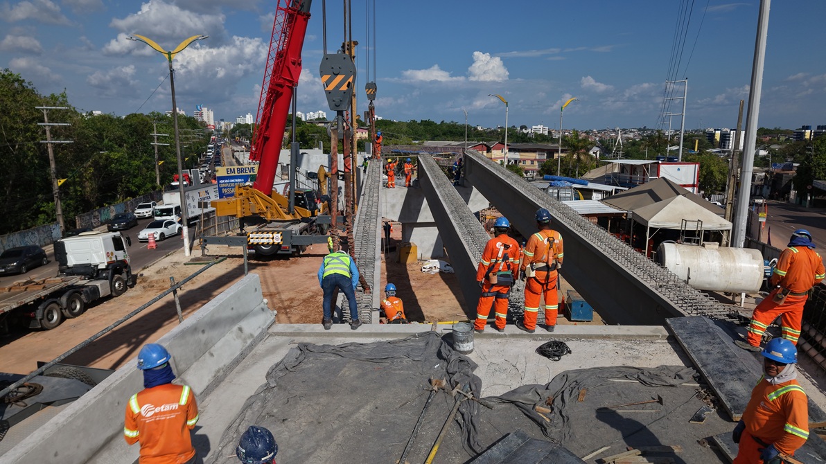 Complexo Viário Passarão avança com içamento de vigas e obras na zona Oeste de Manaus
