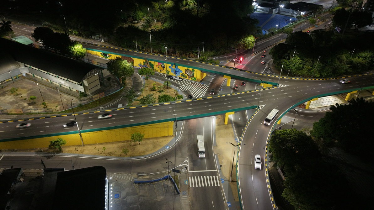 Prefeitura de Manaus inicia modernização do viaduto Miguel Arraes com pintura, grafites e iluminação em LED