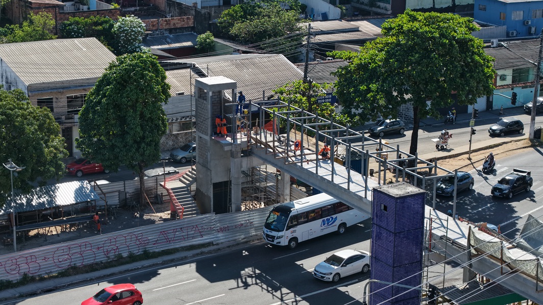 Obras da passarela Santos Dumont avançam a 65% na avenida Torquato Tapajós em Manaus