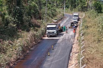 Prefeitura de Manaus inicia pavimentação do ramal da Fazenda da Esperança no km 15 da BR-174 visando melhorar o acesso