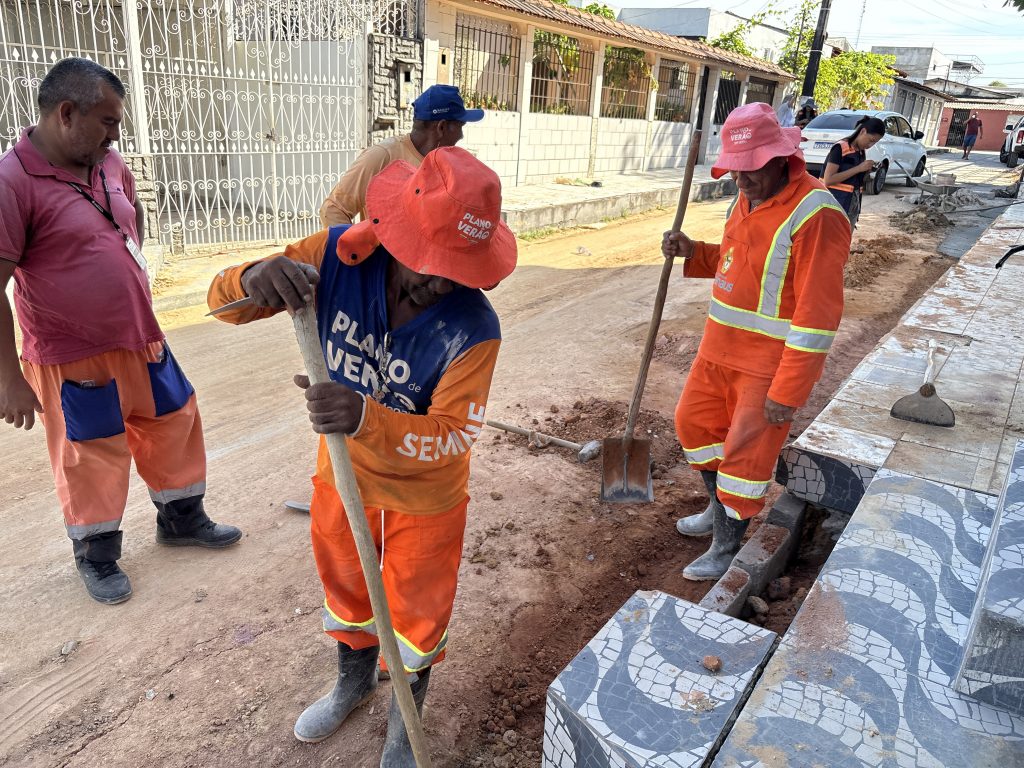 Manaus recupera cerca de 10 metros de drenagem na rua C-12 no Japiim para restaurar fluxo das águas pluviais
