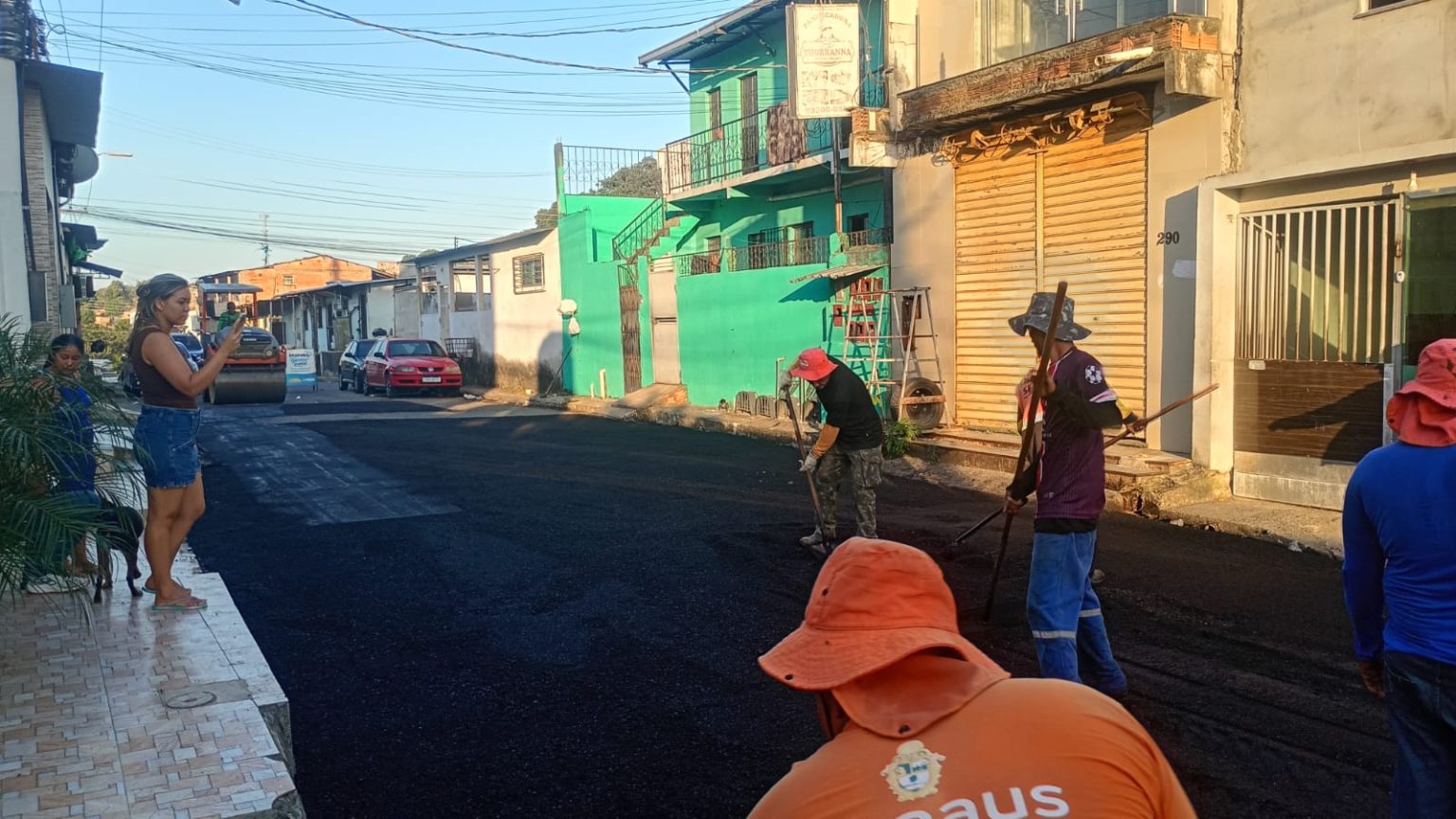Prefeitura de Manaus executa recuperação asfáltica na rua Irene Maciel em Val Paraíso para melhorar mobilidade