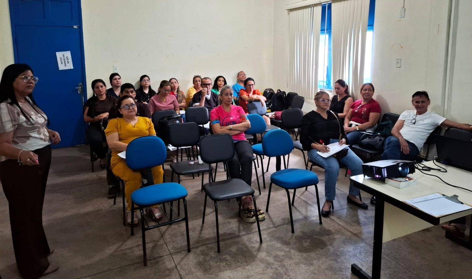 Manaus amplia oferta de profilaxia antirrábica com treinamento em três USFs da zona Oeste até setembro de 2026
