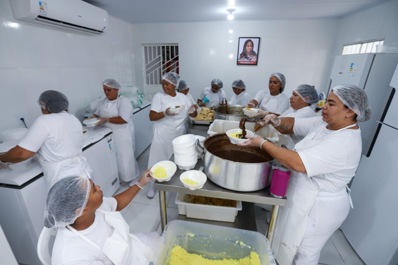 Prefeitura de Manaus passa a oferecer refeições para garis com cozinha própria da Semulsp