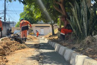 Prefeitura de Manaus inicia manutenção da drenagem superficial na travessa NS do conjunto Águas Claras