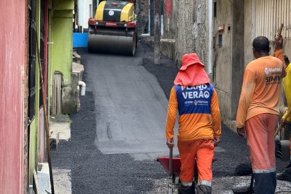 Prefeitura de Manaus realiza recuperação asfáltica no beco Trelelê, bairro Compensa