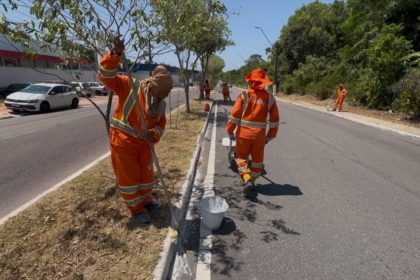 Prefeitura de Manaus amplia pintura de meio-fio e sarjetas e já alcança 84,9 quilômetros de vias