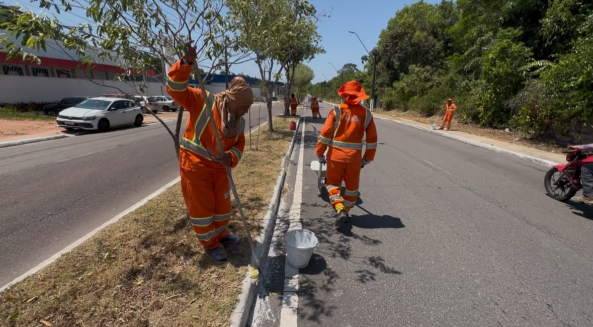 Prefeitura de Manaus amplia pintura de meio-fio e sarjetas e já alcança 84,9 quilômetros de vias