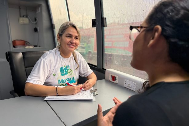 Unidade Móvel de Atendimento à Mulher leva serviços a condomínio em Manaus durante Agosto Lilás