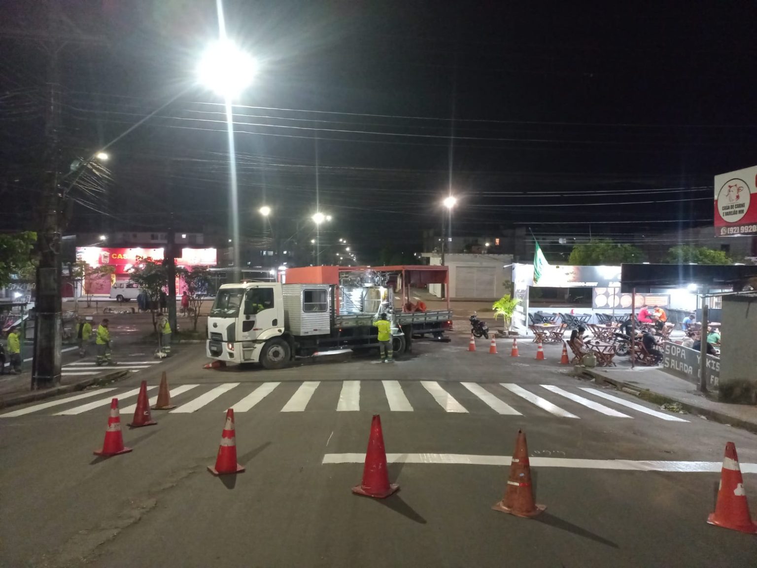 Prefeitura de Manaus e IMMU realizam revitalização da sinalização viária em corredores das zonas Sul e Norte na noite de 6/8