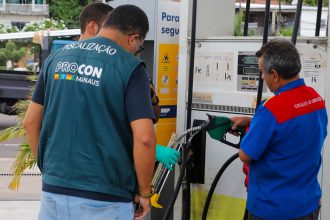 Pesquisa de preços dos combustíveis em Manaus mostra queda no menor preço da gasolina comum em agosto