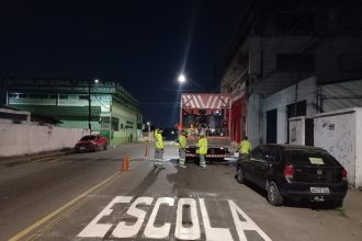 Sinalização viária em Manaus é renovada em vários bairros pela IMMU na noite de 3/8