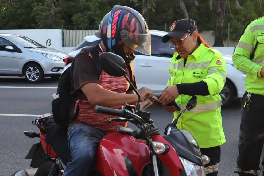 Operação Mobilidade Segura aborda 1.165 veículos e registra 158 autuações em Manaus desde o início das ações