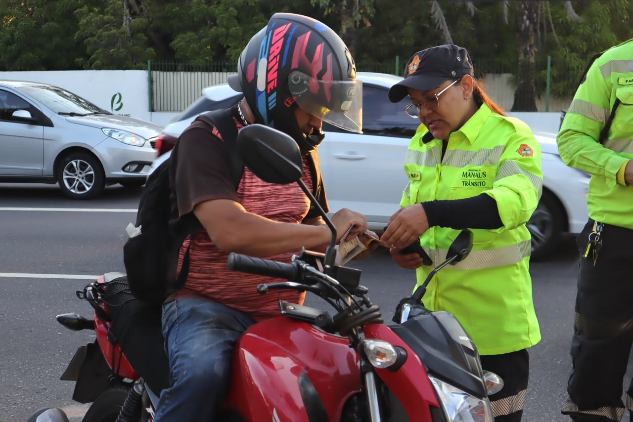 Operação Mobilidade Segura aborda 1.165 veículos e registra 158 autuações em Manaus desde o início das ações