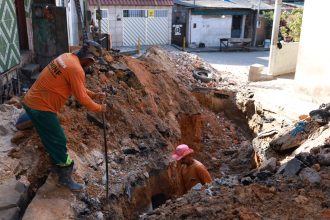 Prefeitura de Manaus realiza manutenção no sistema de drenagem em Santo Antônio para melhorar o escoamento das águas