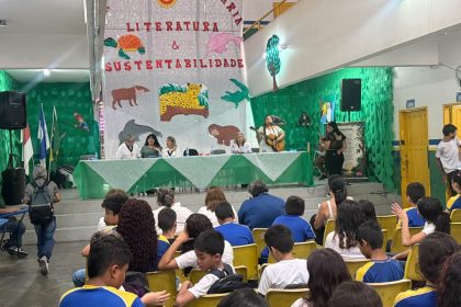 Semana Literária mobiliza cerca de 600 alunos na escola Raymundo Magalhães Cordeiro com foco em poemas amazônicos musicalizados