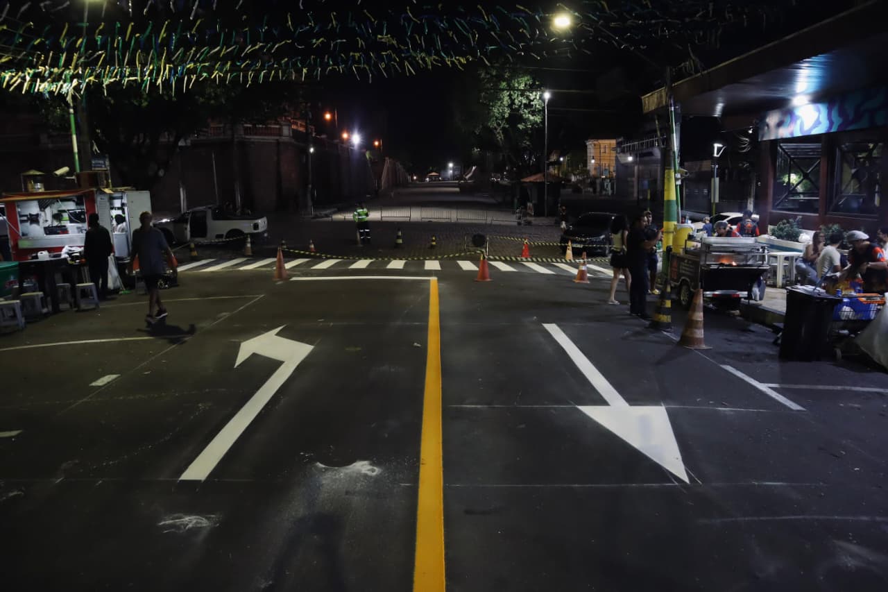 Prefeitura de Manaus implanta mão inglesa na rua José Clemente para reorganizar o tráfego no Centro durante obras