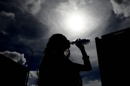 Previsão de tempo seco exige cuidados com hidratação diante de umidade até 20% e 31°C