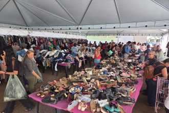 Mega Bazar da Rede Feminina reúne mais de 15 mil itens no estacionamento do Hospital de Base do Distrito Federal durante a semana
