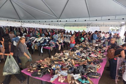 Mega Bazar da Rede Feminina reúne mais de 15 mil itens no estacionamento do Hospital de Base do Distrito Federal durante a semana
