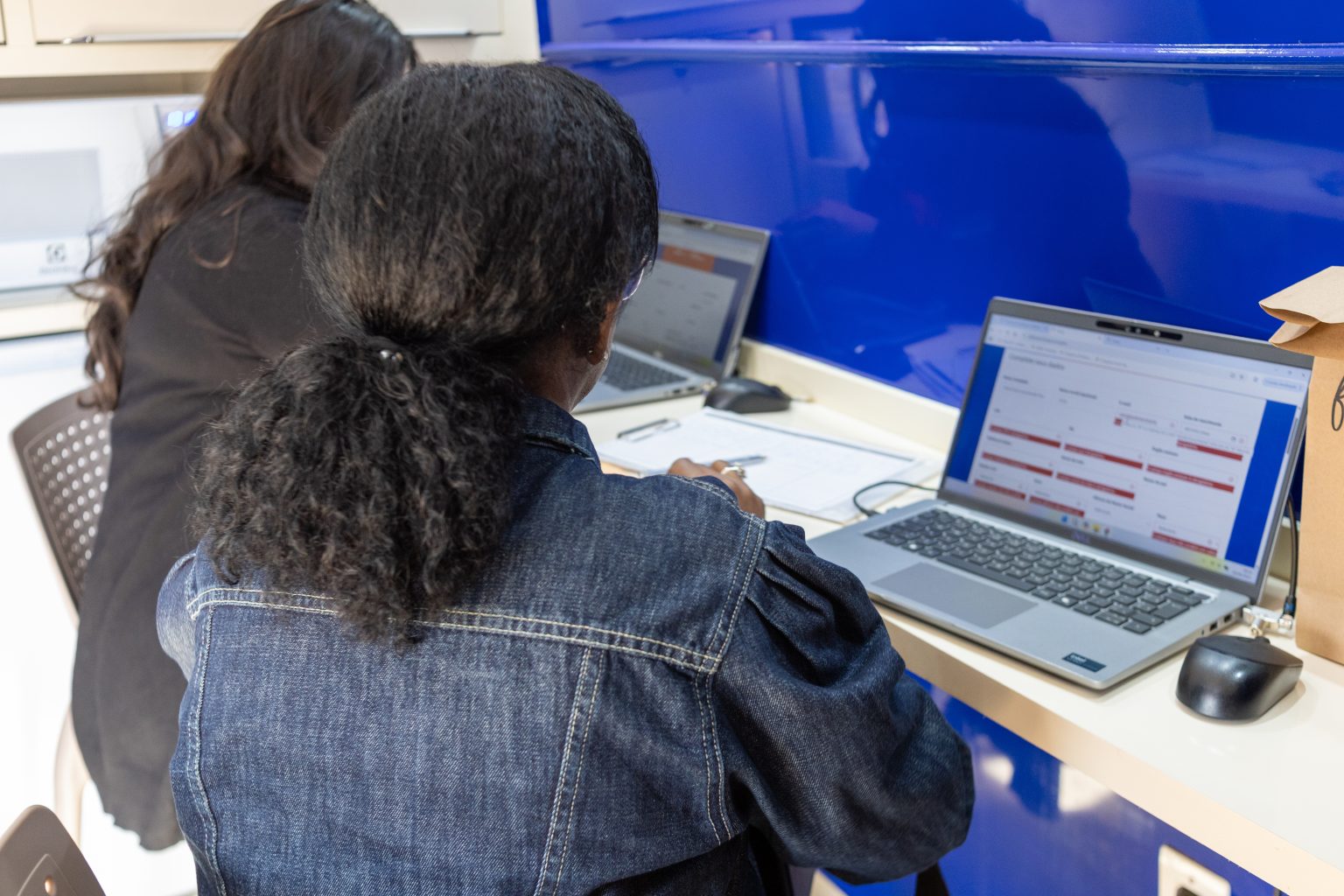 CRMB oferece orientação para uso da Delegacia Eletrônica e registro online de ocorrências de violência doméstica