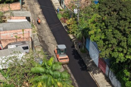 Prefeitura de Manaus conclui recapeamento na rua Praia de Itamaracá e melhora mobilidade no Parque Rio Solimões