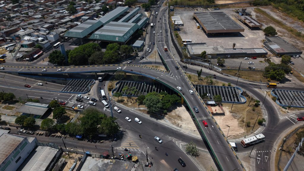 Prefeitura de Manaus amplia obras e modernização do viaduto do São José com pintura e manutenção