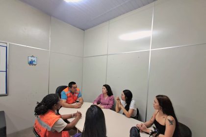 Defesa Civil de Manaus recebe estudantes do Ifam em visita técnica sobre monitoramento hidrológico e climático