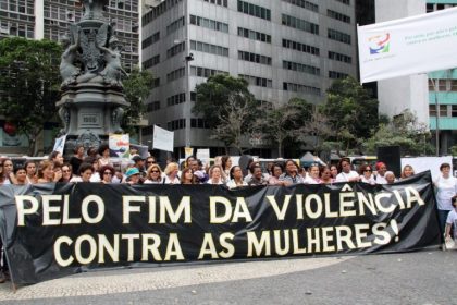Câmara analisa projeto que cria gestor de caso para proteger mulheres em risco e altera Lei Maria da Penha