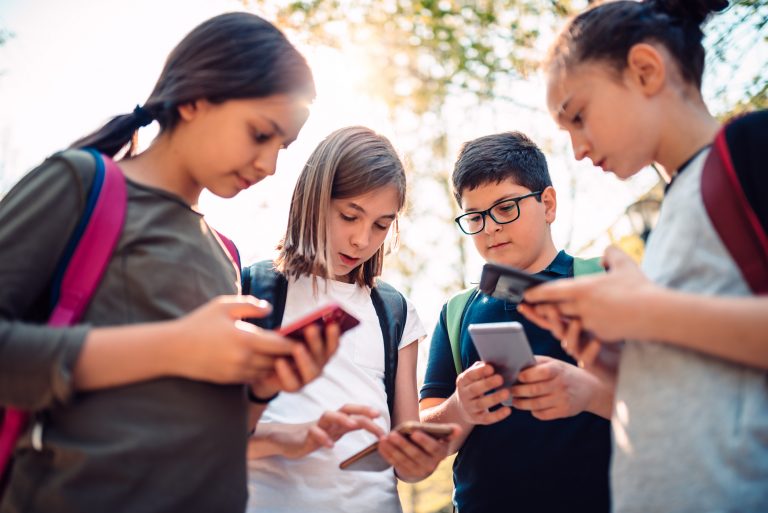 Lei 15.487/26 aumenta penas por violência sexual digital contra crianças e adolescentes e autoriza ronda virtual para investigação
