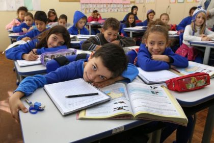 Comissão da Câmara aprova adaptação de uniforme escolar para alunos com TEA e altera norma federal