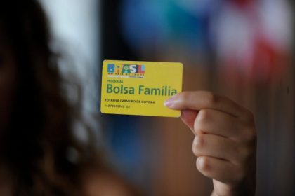 Comissão da Câmara aprova prioridade no Bolsa Família para mulheres sob medida protetiva de urgência