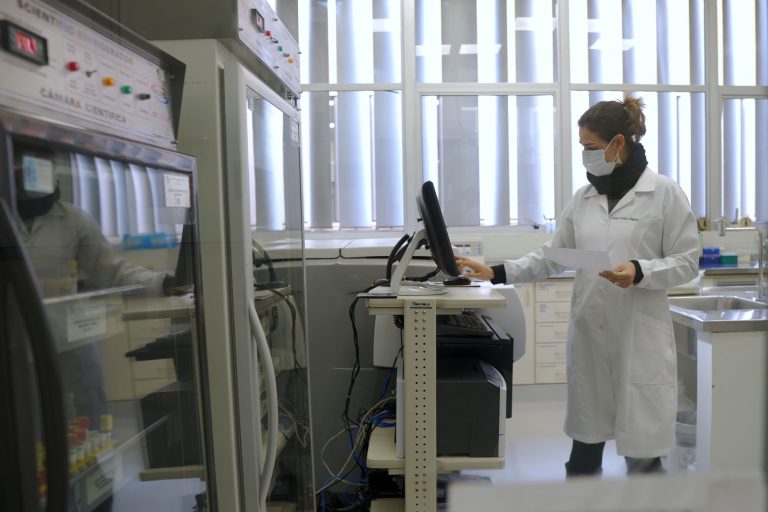 Projeto de Lei 1387/26 propõe regras para uso de recursos públicos por ICTs e aperfeiçoa regime de bolsas